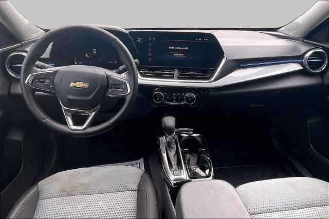 Used 2025 Chevrolet Trax LT w/ LT Convenience Package FWD image 18