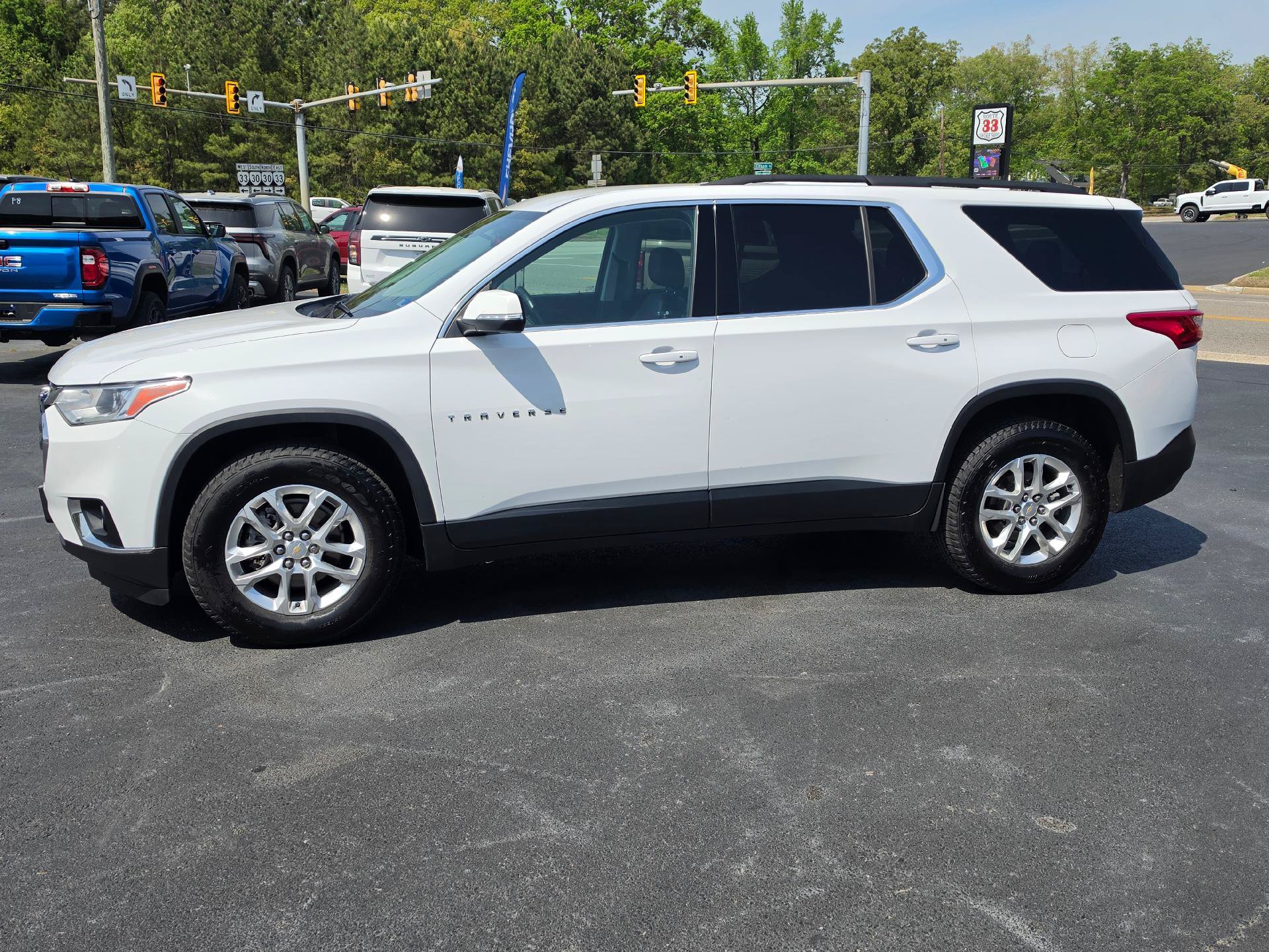 Used 2021 Chevrolet Traverse LT AWD/4WD image 2