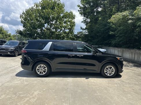 Certified 2024 Kia Carnival LX FWD image 6