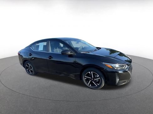 Used 2025 Nissan Sentra SV image 2