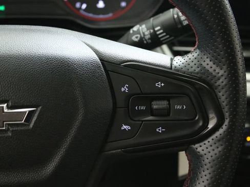 Used 2024 Chevrolet Trax RS w/ Sunroof Package FWD image 16
