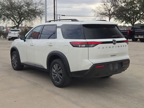 Used 2025 Nissan Pathfinder SV image 5