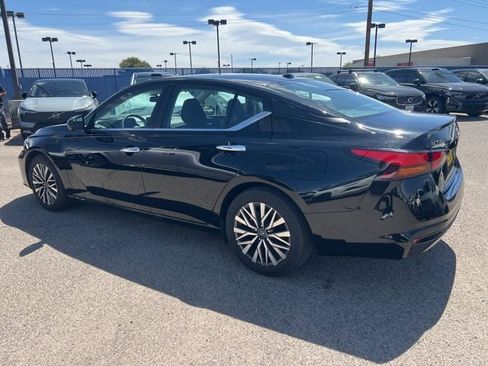 Used 2025 Nissan Altima 2.5 SV image 5