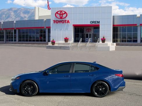 Used 2025 Toyota Camry SE FWD image 6