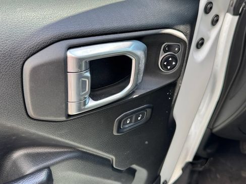 Used 2023 Jeep Wrangler Unlimited AWD/4WD image 12