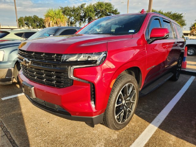 Used 2024 Chevrolet Suburban RST w/ Luxury Package RWD image 3