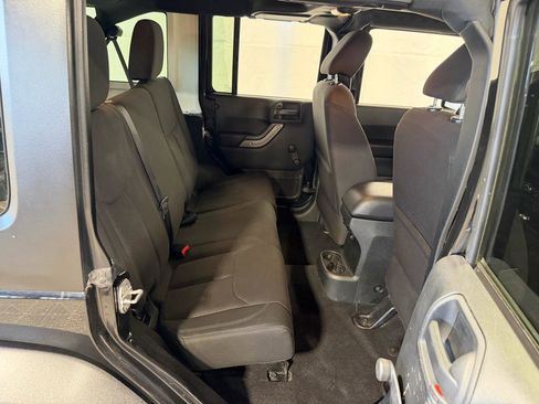 Used 2017 Jeep Wrangler Unlimited Sport w/ Connectivity Group AWD/4WD image 15