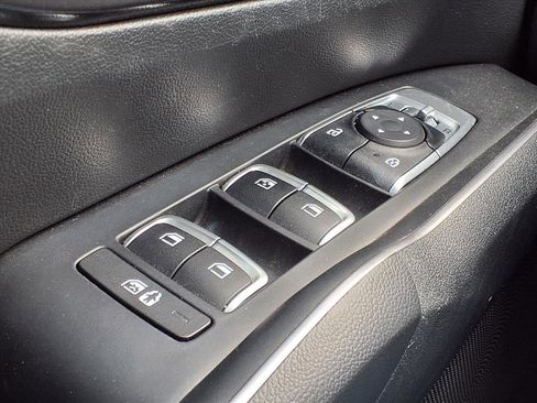 Used 2023 Kia Sorento S w/ Panoramic Sunroof Package FWD image 11
