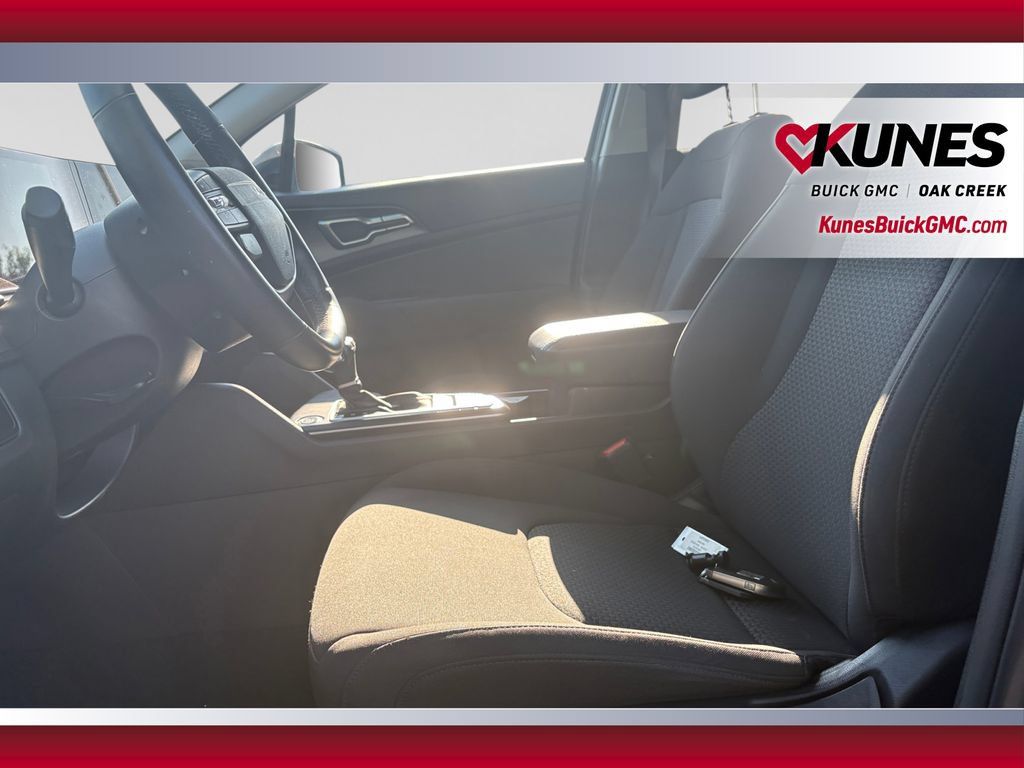 Used 2026 Kia Sportage LX FWD image 21
