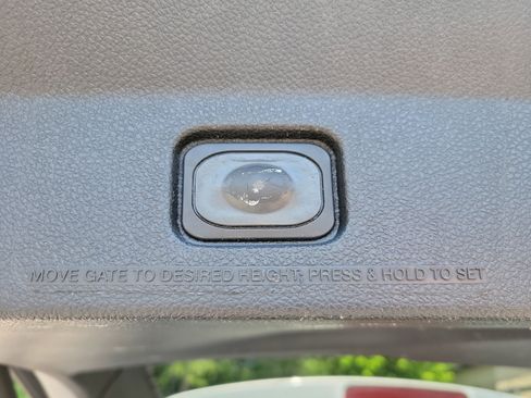 Used 2017 Ford Explorer XLT w/ Equipment Group 202A FWD image 13