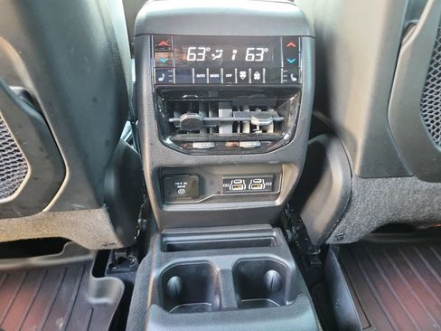Used 2023 Jeep Grand Cherokee L Overland w/ Luxury Tech Group IV AWD/4WD image 12
