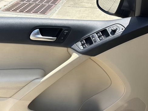 Used 2012 Volkswagen Tiguan S FWD image 17