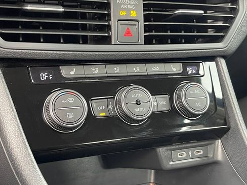 Used 2024 Volkswagen Jetta SE image 22