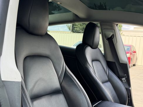 Used 2022 Tesla Model 3 Standard Range RWD image 31
