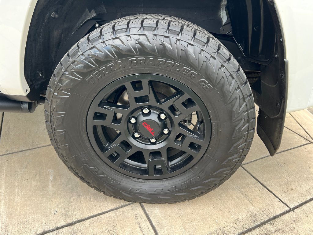 Used 2022 Toyota 4Runner TRD Off-Road Premium AWD/4WD image 14