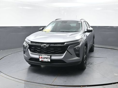New 2026 Chevrolet Trax LT w/ Driver Confidence Package FWD image 5
