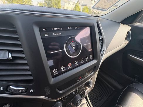 Used 2022 Jeep Cherokee Latitude Lux AWD/4WD image 28