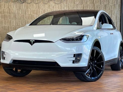 Used 2018 Tesla Model X 75D AWD/4WD image 2