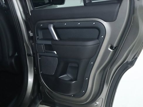 Used 2024 Land Rover Defender 110 X-Dynamic SE image 34