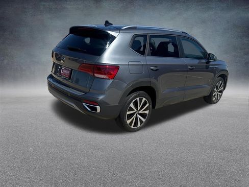 Used 2022 Volkswagen Taos SE image 5
