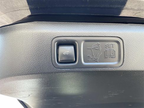 Used 2023 Ford Expedition Limited image 24