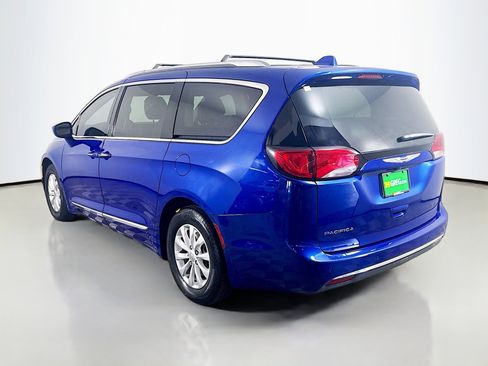 Used 2018 Chrysler Pacifica Touring-L FWD image 7