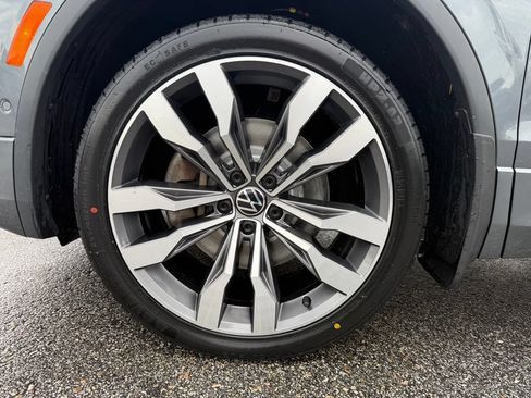 Used 2022 Volkswagen Tiguan SEL R-Line AWD/4WD image 12