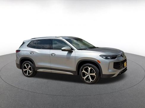 Used 2026 Volkswagen Tiguan SE AWD/4WD image 2