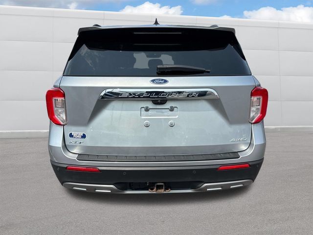 Used 2022 Ford Explorer XLT w/ Equipment Group 202A AWD/4WD image 4