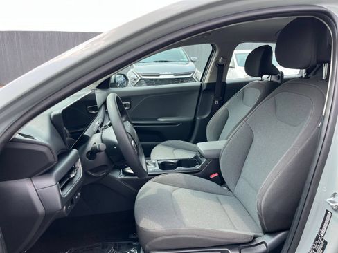 Used 2025 Kia K4 FWD image 36
