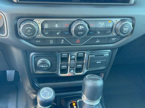 New 2025 Jeep Gladiator Sport image 26