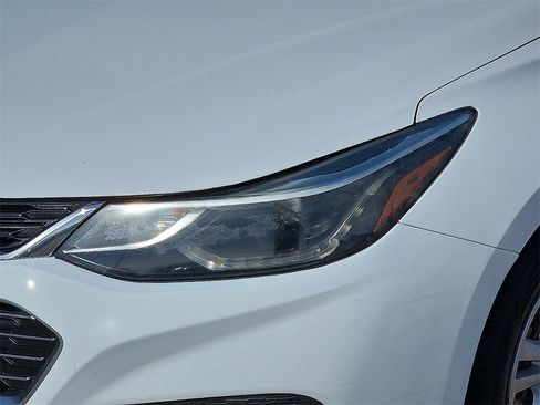 Used 2016 Chevrolet Cruze LT w/ Convenience Package image 9