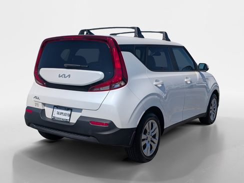 Used 2022 Kia Soul LX image 6