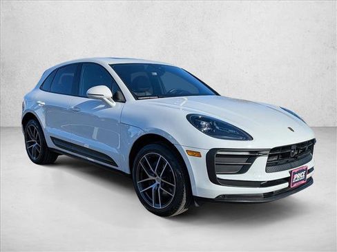 Used 2025 Porsche Macan image 3