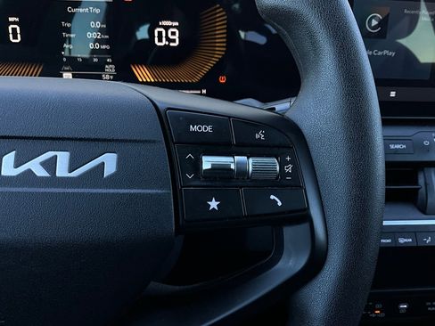 Used 2025 Kia K4 LXS image 34