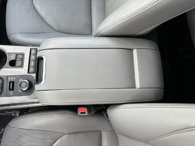 Used 2021 Toyota Highlander Platinum AWD/4WD image 32