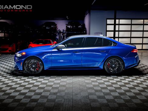 Used 2025 BMW M5 w/ Carbon Package image 62