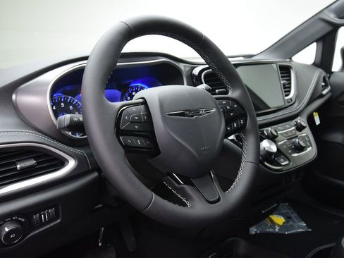 New 2026 Chrysler Pacifica Select w/ S Appearance Package image 30