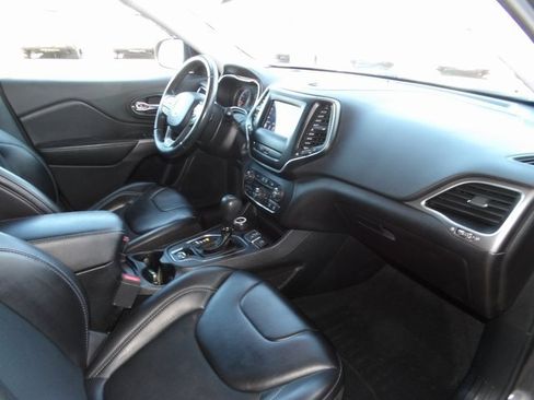 Used 2019 Jeep Cherokee Latitude Plus w/ Comfort/Convenience Group image 23