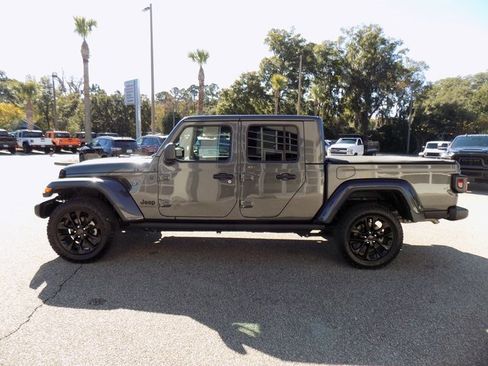 Certified 2024 Jeep Gladiator Sport image 4