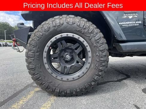 Used 2017 Jeep Wrangler Unlimited Sahara w/ Max Tow Package AWD/4WD image 9