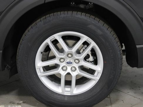 New 2026 Ford Explorer Active RWD image 17