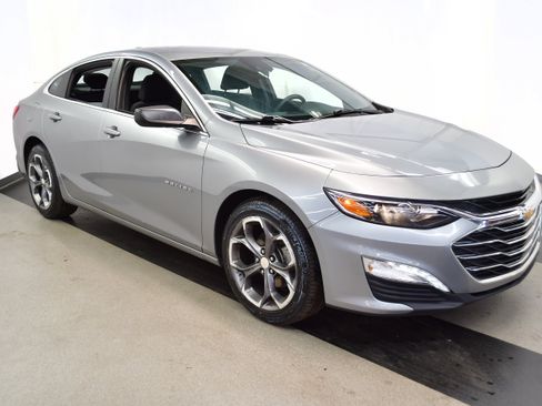 Used 2024 Chevrolet Malibu LT FWD image 2