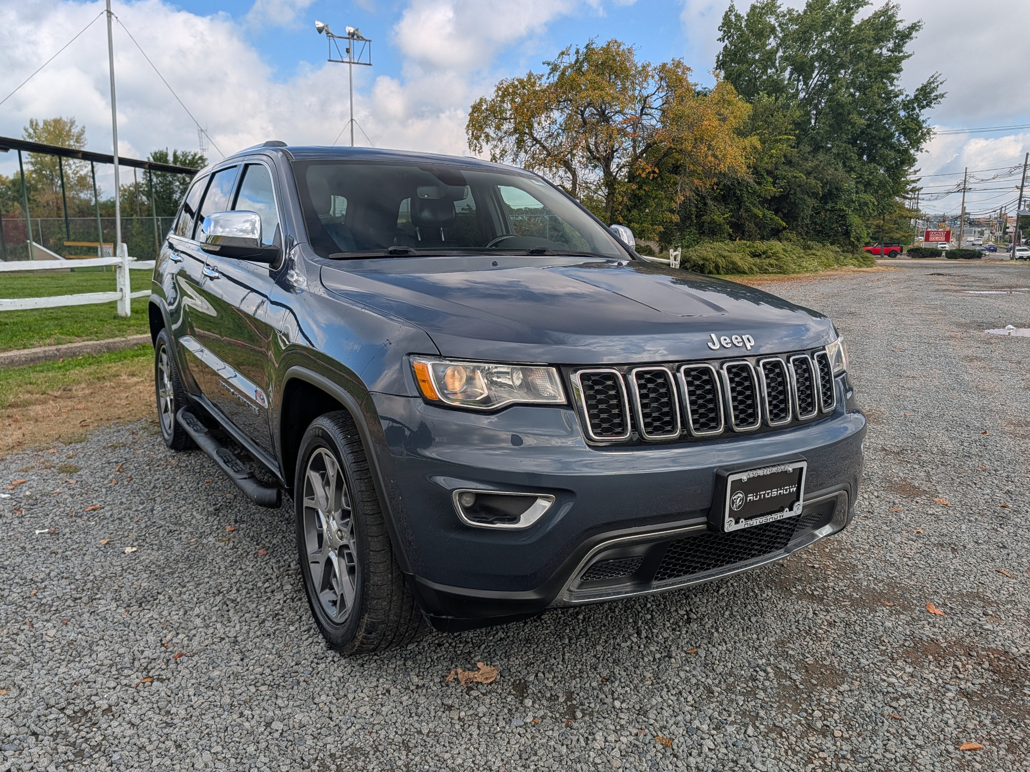 Used 2021 Jeep Grand Cherokee Limited AWD/4WD image 3
