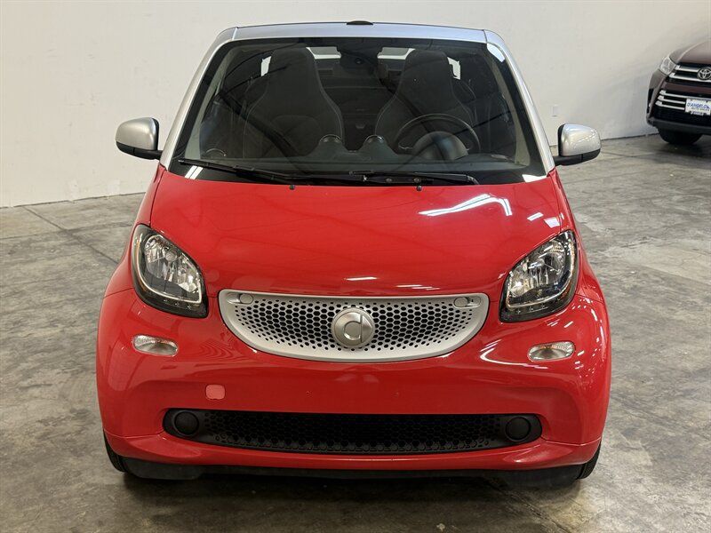 Used 2017 smart fortwo passion RWD image 12