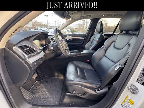Used 2018 Volvo XC90 T5 Momentum w/ Convenience Package image 7