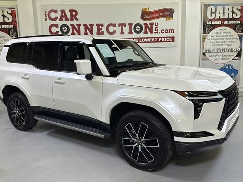 Used 2024 Lexus GX 550 w/ Accessory Package (2T) image 1