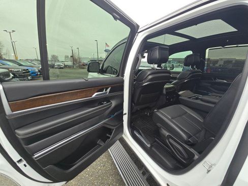 Used 2022 Jeep Grand Wagoneer Series I w/ HD Trailer Tow Package image 19