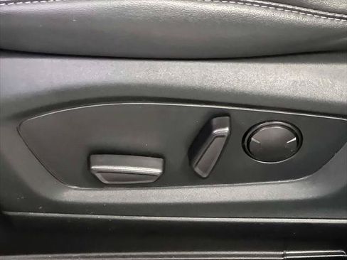 Used 2022 Ford Explorer XLT w/ Equipment Group 202A AWD/4WD image 12