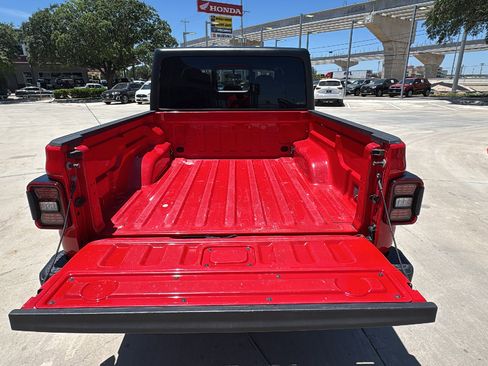 Used 2021 Jeep Gladiator Sport AWD/4WD image 25